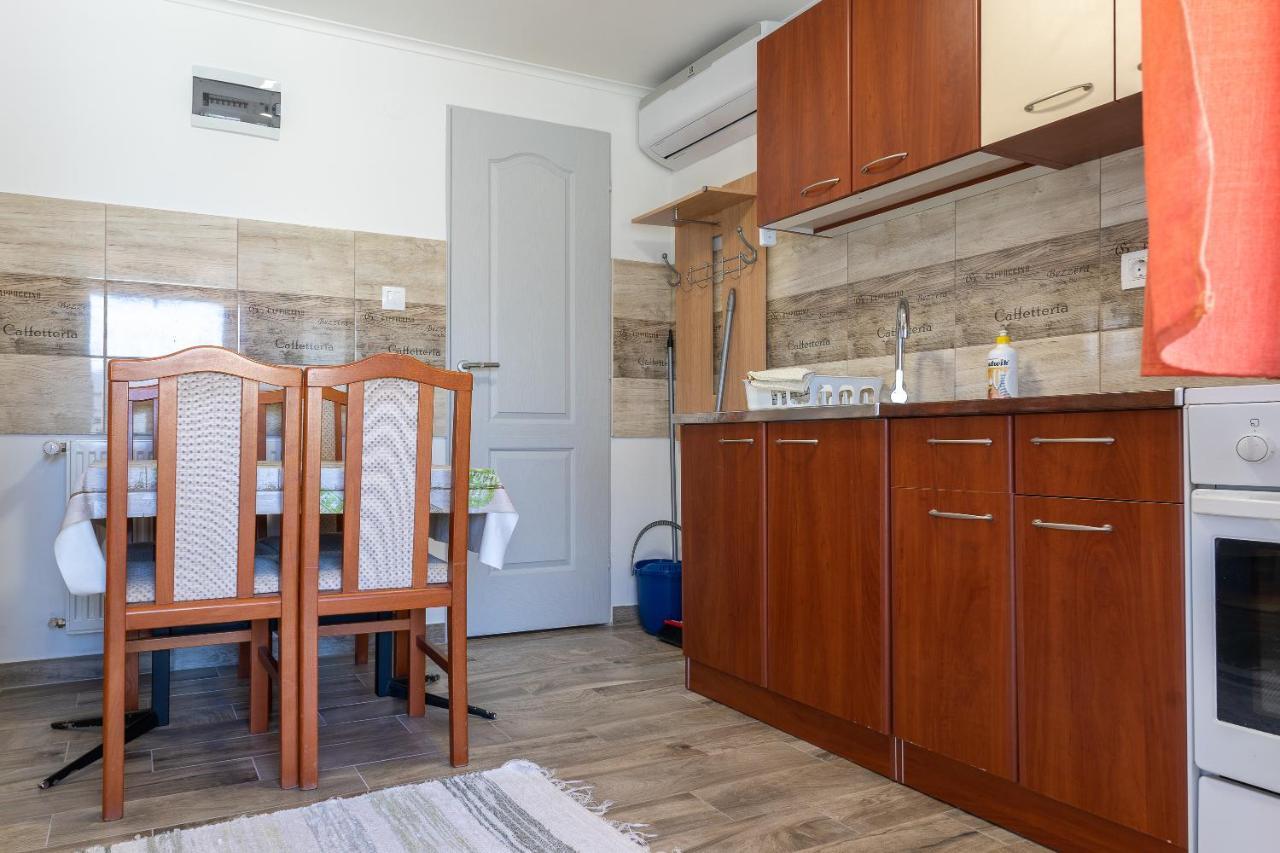 Lili Apartman 하르카니 외부 사진