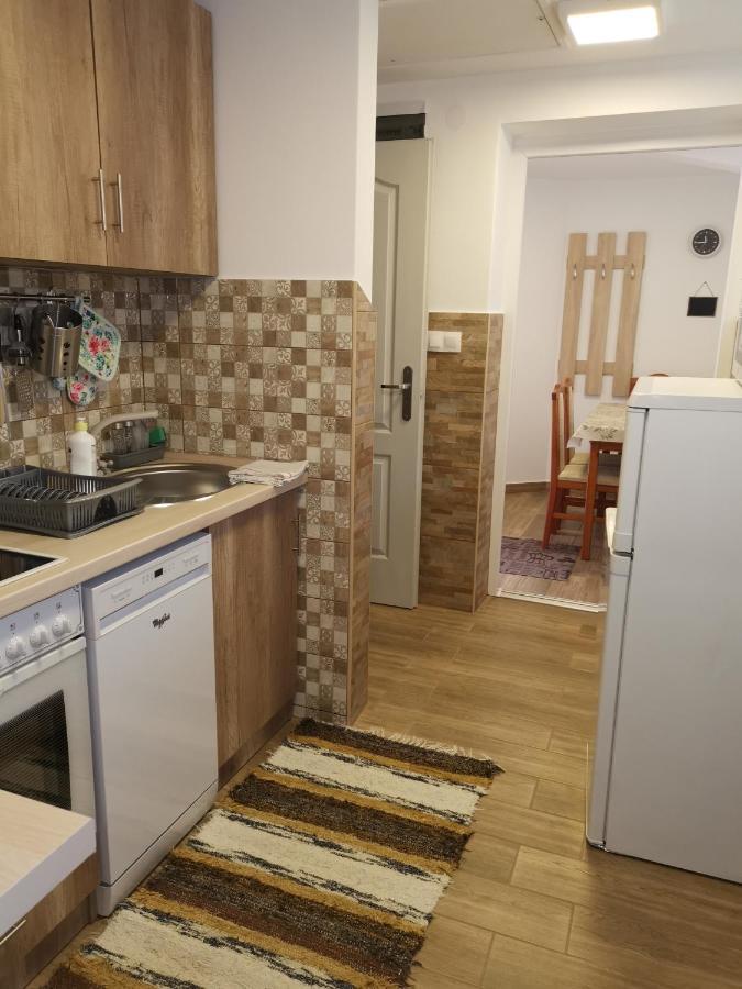 Lili Apartman 하르카니 외부 사진