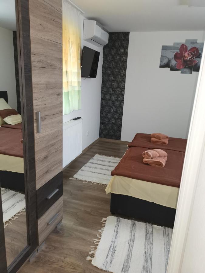 Lili Apartman 하르카니 외부 사진