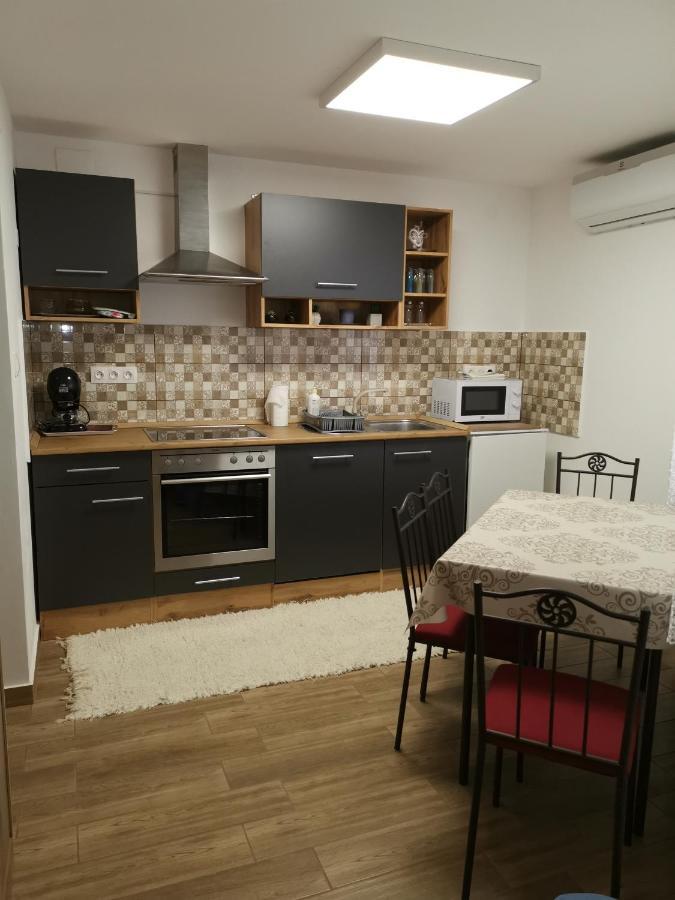 Lili Apartman 하르카니 외부 사진