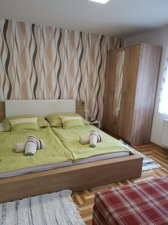 Lili Apartman 하르카니 외부 사진