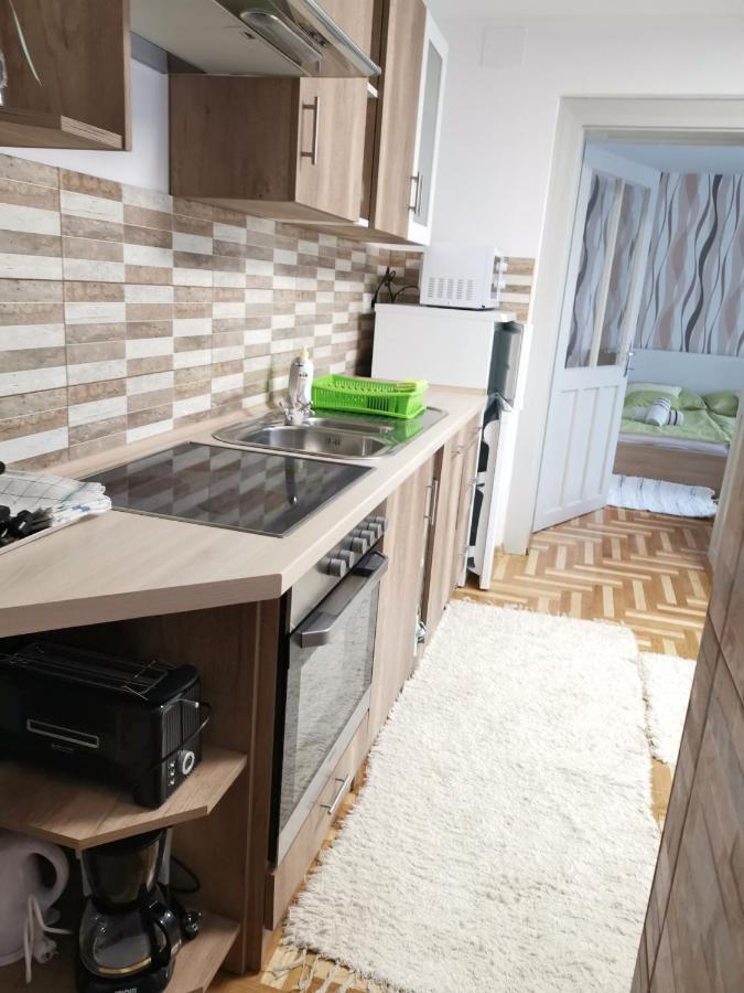 Lili Apartman 하르카니 외부 사진