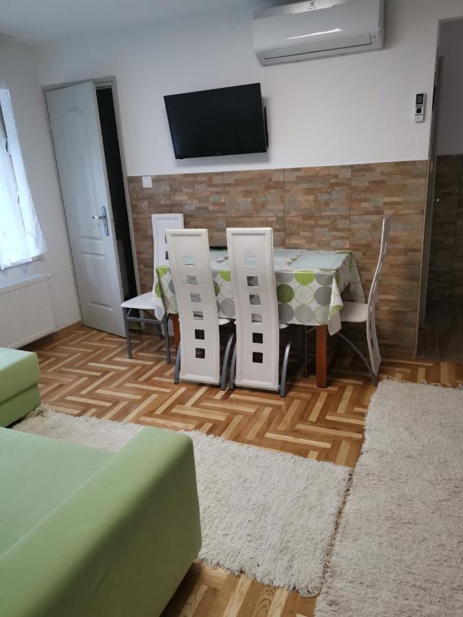 Lili Apartman 하르카니 외부 사진