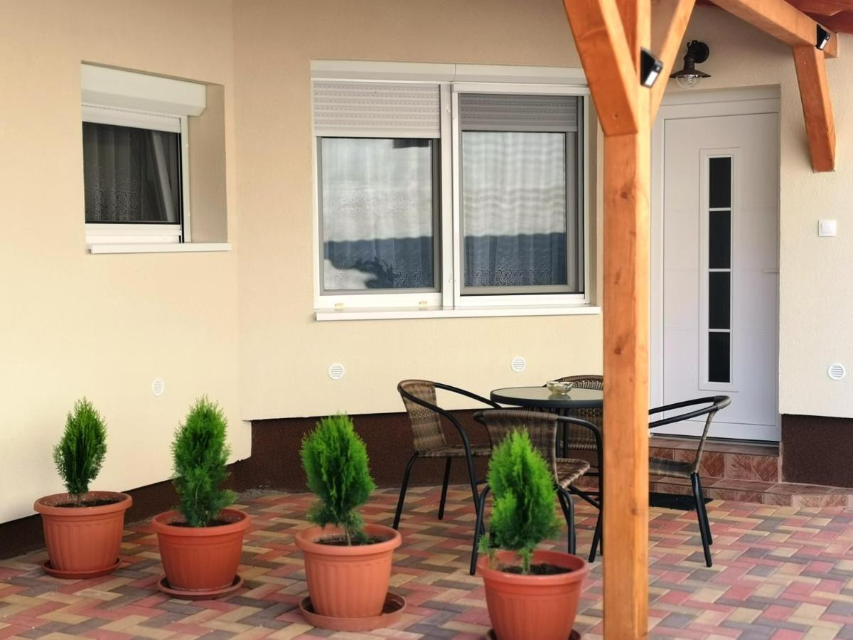 Lili Apartman 하르카니 외부 사진